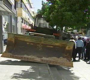 One man threatens to break into a bank in Cyprus with his bulldozer